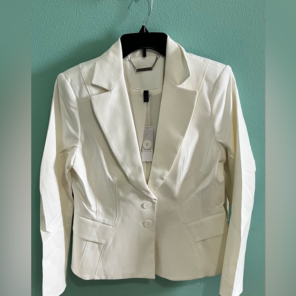 Fitted white blazer